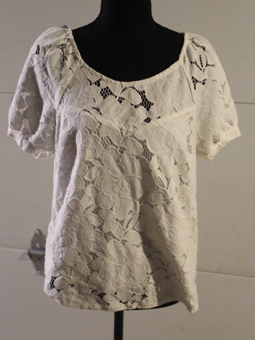 Monteau White Floral Lace Short Sleeve Blouse
